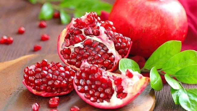 Quả lựu rất giàu chất chống oxy hóa và vitamin C tốt cho làn da.