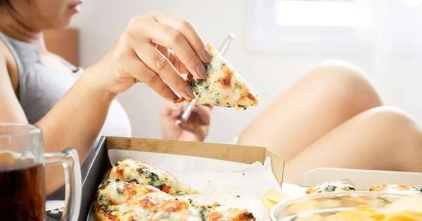 Bào mòn sức khỏe vì thói quen ăn cố