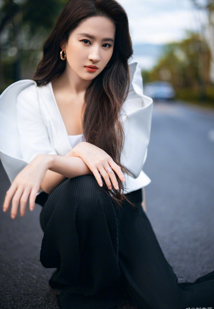 Vẻ đẹp không tuổi của Lưu Diệc Phi nhờ bí quyết ăn uống và chăm sóc da khoa học