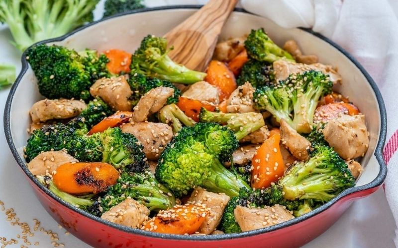 Thực đơn giảm cân lành mạnh với rau xanh và trái cây ít calo của Lưu Diệc Phi