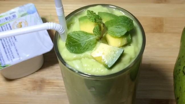 Cân nhắc lượng calo khi dùng các loại trái cây như bơ trong sinh tố