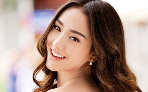 Nốt ruồi ở cằm