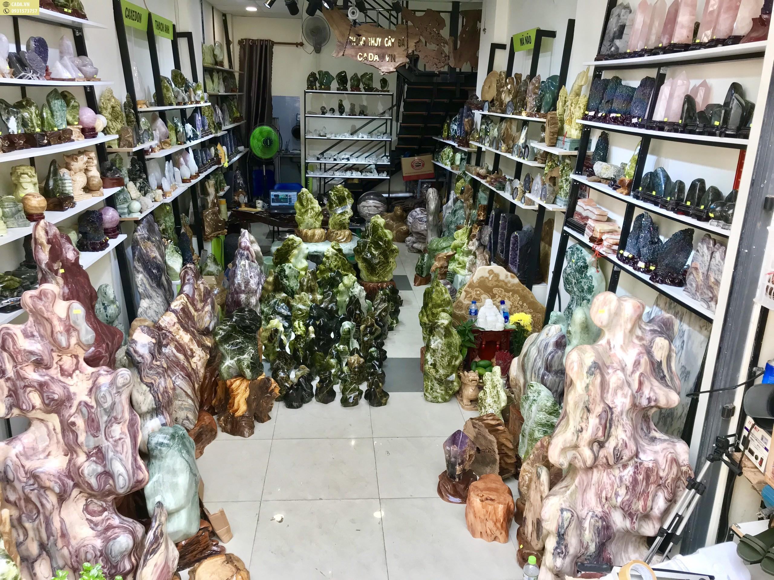 Trưng bày các vật phẩm đá phong thủy đa dạng tại CADA.VN