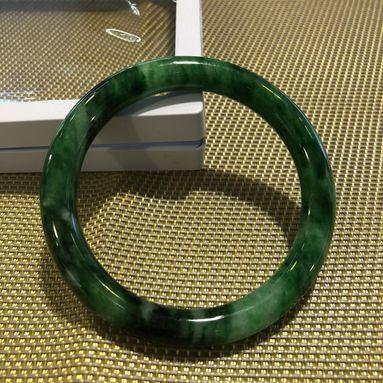 Vòng tay phong thủy đá Cẩm Thạch: 10 Công dụng khi đeo