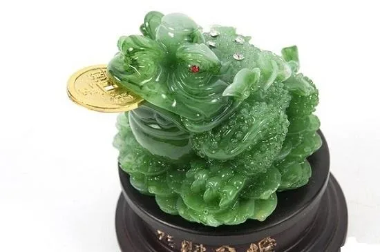 Cóc ngậm tiền bằng đá-thiềm thừ đá có ý nghĩa gì trong phong thủy?