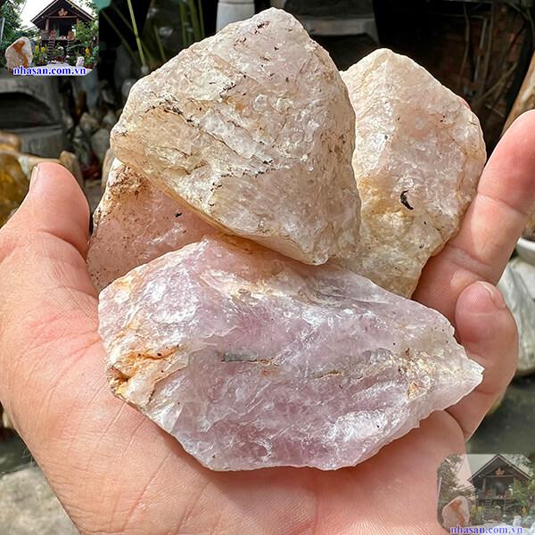 Đá thạch anh vụn hồng 4x6cm