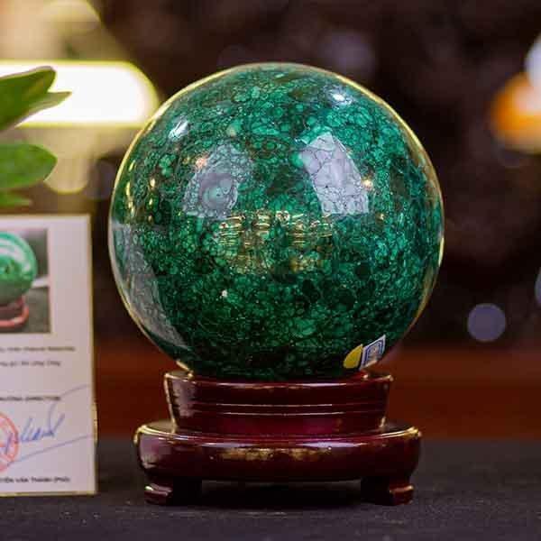 Quả cầu phong thủy mệnh Mộc tài vận sinh sôi, hanh thông, may mắn
