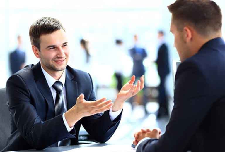Đàn ông cằm chẻ trời sinh cho tài ăn nói thiên phú, nhờ đó mà công việc gặp nhiều hanh thông, thuận lợi