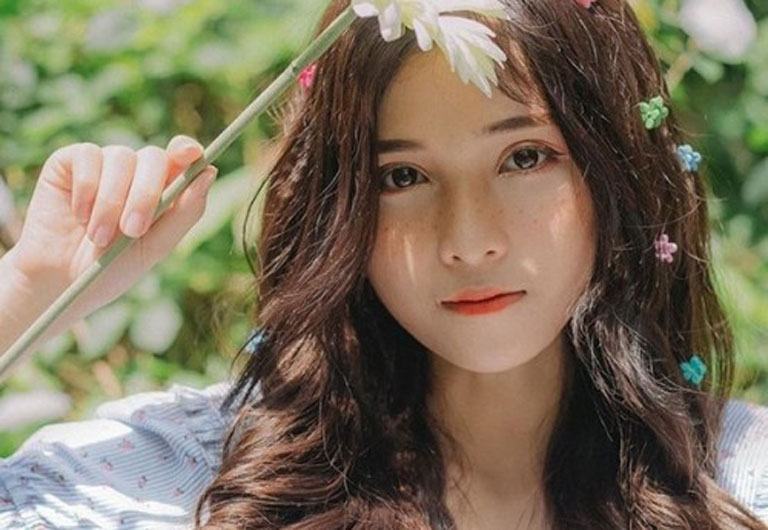 Người này vốn tính thông minh, sáng suốt, có tài, ý chí cầu tiến mạnh mẽ và rõ ràng.