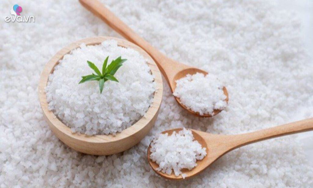 Tại sao nên đặt một bát muối ở góc nhà? Làm theo có “trăm cái lợi”