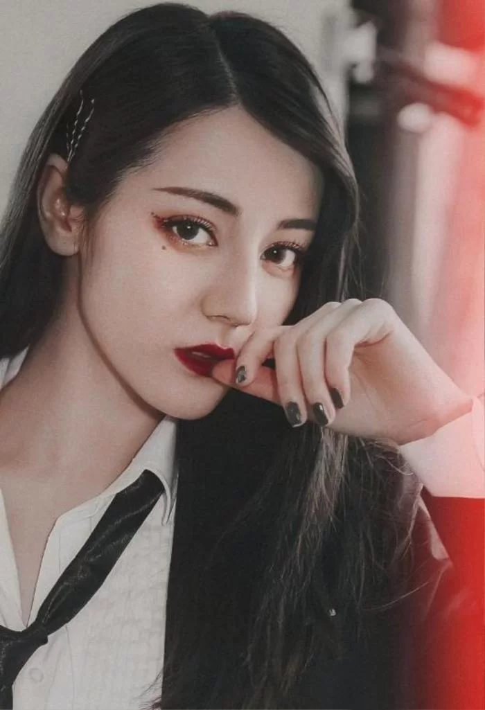 Địch Lệ Nhiệt Ba và dàn mỹ nhân Hoa ngữ đọ sắc với 'lệ chí', nốt ruồi này mang ý nghĩa gì?