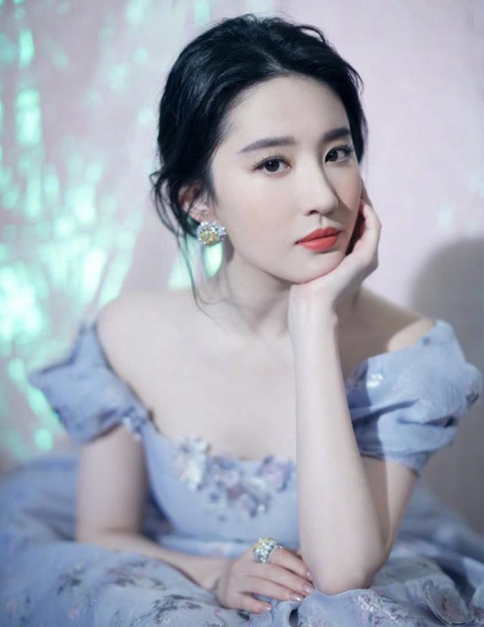 Mũi gồ: Khuyết điểm nhỏ trên gương mặt Lưu Diệc Phi, nét tướng này có ý nghĩa tốt hay xấu?