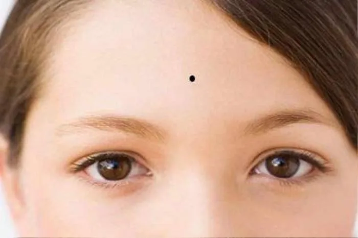 Những nốt ruồi xấu về tiền bạc trên khuôn mặt phụ nữ, đường tài lộc khó lòng hanh thông