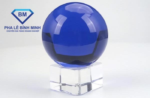 Quả cầu pha lê phong thủy hợp mệnh biểu tượng của sự thành công