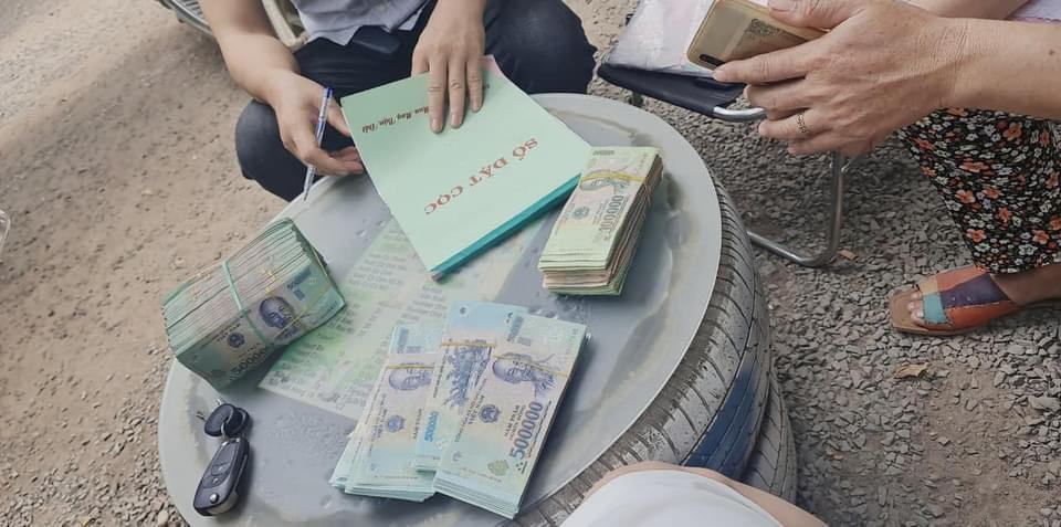 Mơ thấy được cho tiền – Điềm báo gì và ý nghĩa đằng sau