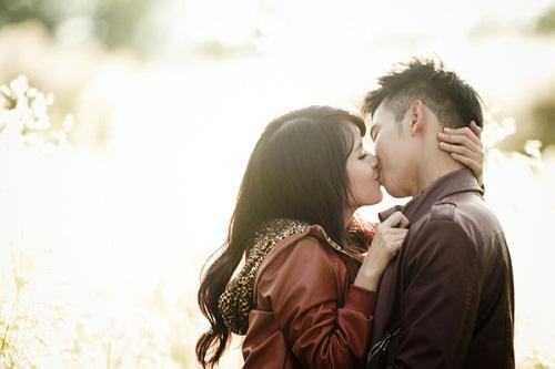 [Giải đáp] Nằm mơ thấy hôn người khác là điềm báo gì ? đánh đề số bao nhiêu ?