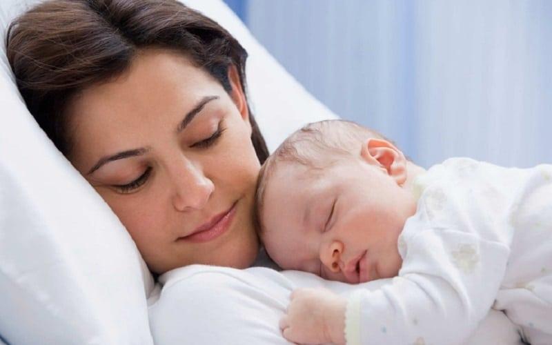 Nằm mơ thấy bồng em bé đánh đề con gì? Nắm bắt cơ hội trúng lớn