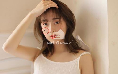 nốt ruồi tài lộc của phụ nữ vị trí 2