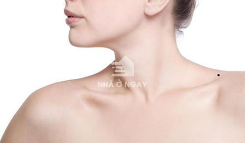 nốt ruồi tài lộc của phụ nữ vị trí 4