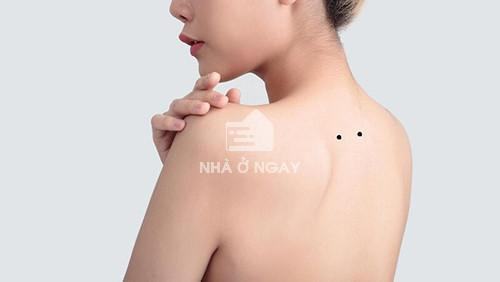 nốt ruồi tài lộc của phụ nữ vị trí 5