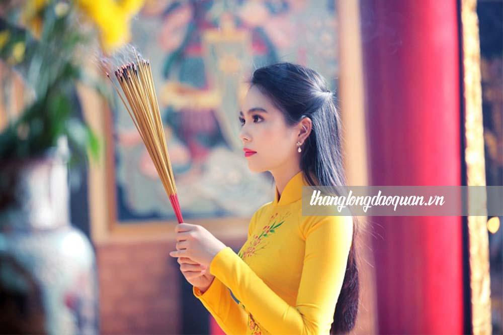 Chọn văn khấn cúng Rằm tháng Giêng bằng âm Hán hay chữ Nôm?