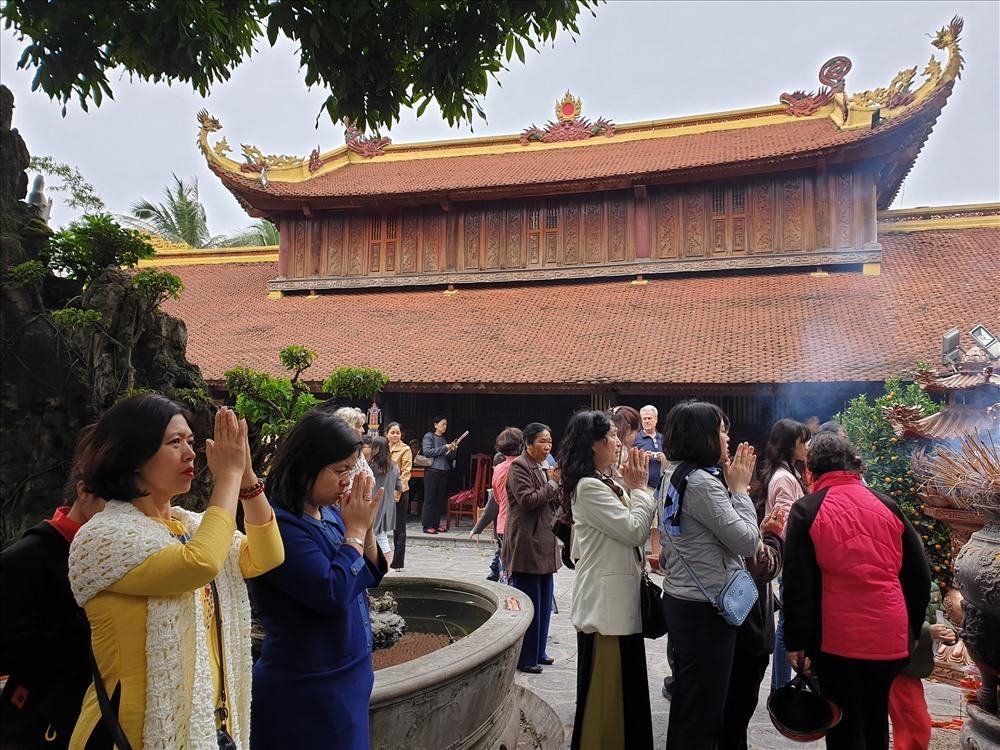 Tham khảo văn khấn mùng 1 Tết Quý Mão đầy đủ và chi tiết