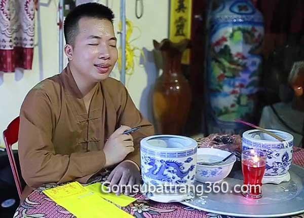 Bốc bát hương cho bàn thờ gia tiên như thế nào