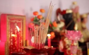 Bài văn khấn thắp hương hằng ngày gia tiên, thần linh tại nhà