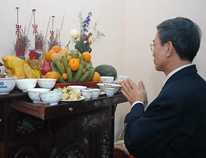 Bài văn cúng giao thừa gia tiên trong nhà và ngoài trời