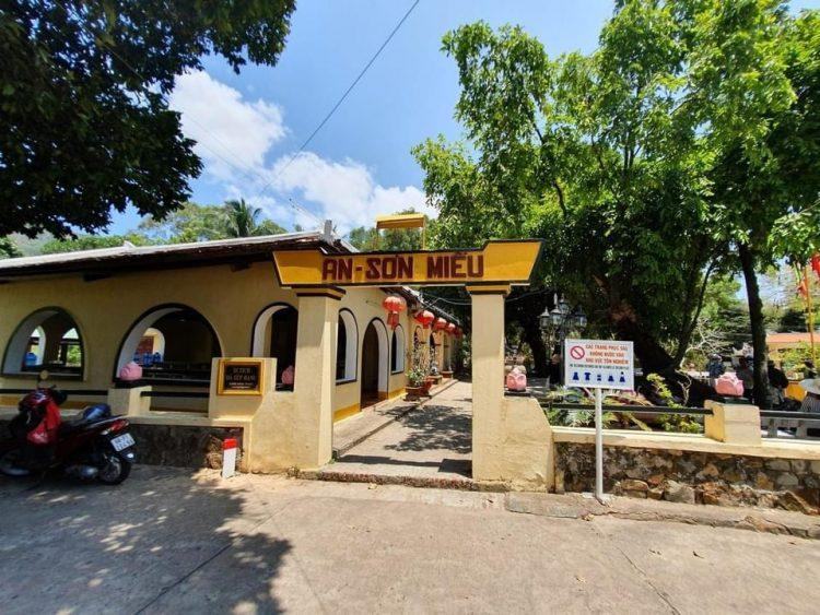 HUYỀN THOẠI MIẾU BÀ PHI YẾN LINH THIÊNG