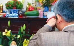 Văn khấn rằm tháng 8 thần tài, gia tiên Trung thu 2023 chuẩn