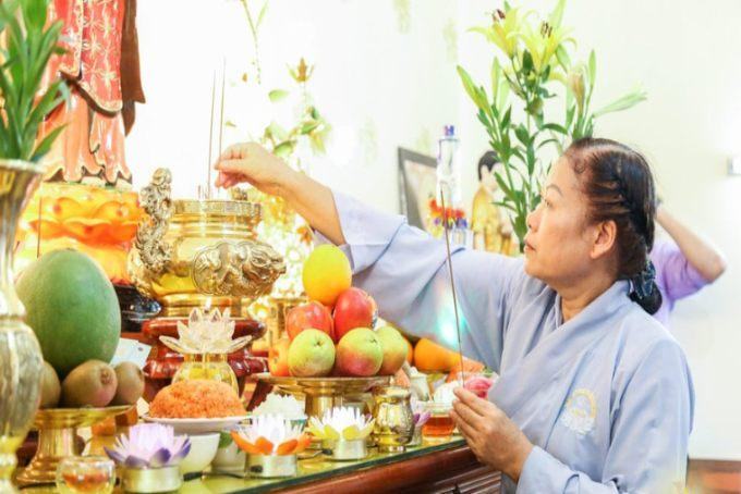 Văn khấn gia tiên Rằm tháng 7