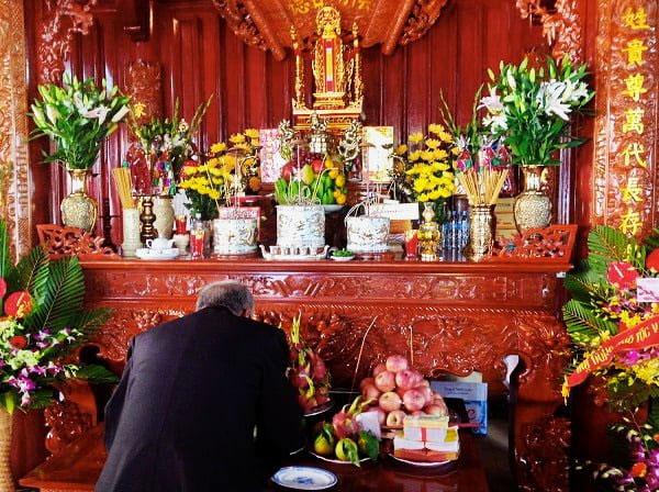 Văn khấn mùng 1 ngoài trời