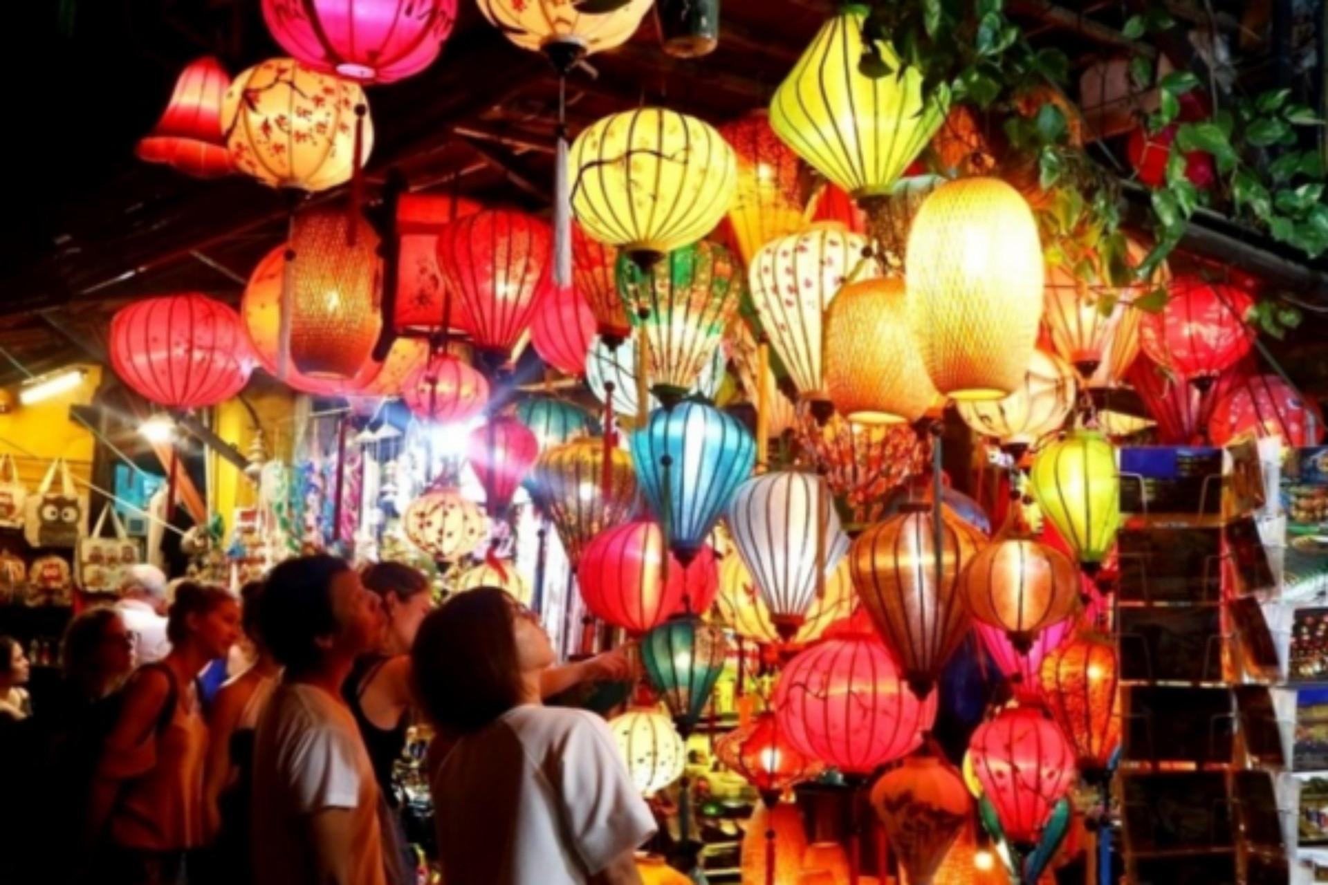 Cúng Rằm tháng Giêng mang ý nghĩa cầu tài lộc và bình an cho gia đình