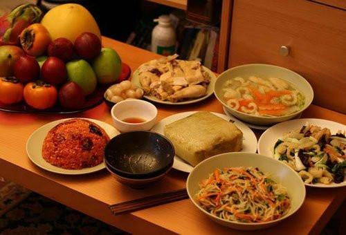 Mâm cỗ cúng giao thừa ngoài trời