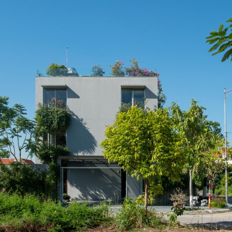 Cửa nhà không đối diện thang máy