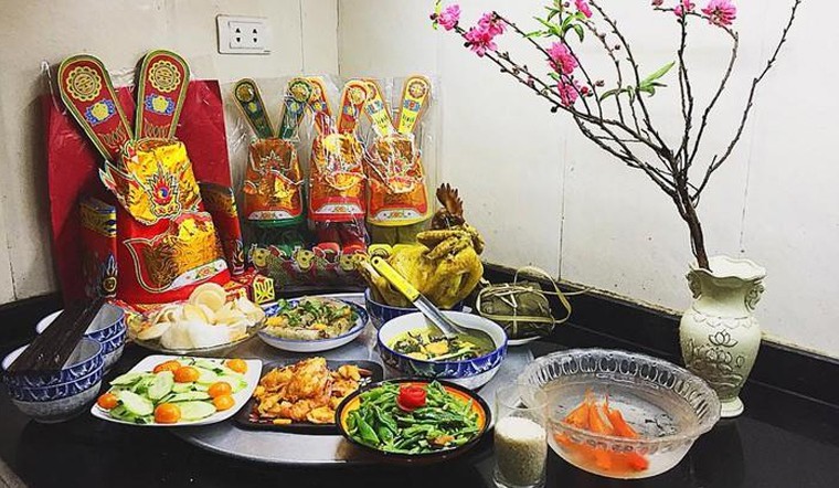 Hình ảnh minh họa bàn thờ ông Công ông Táo truyền thống của người Việt ngày Tết