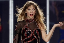 Fan quan tâm sức khỏe khi Taylor Swift thường xuyên phải di chuyển giữa các quốc gia