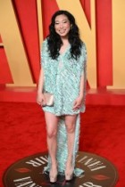Dự tiệc hậu Oscar 2024, diễn viên Awkwafina chọn đầm xanh của NTK Nguyễn Công Trí