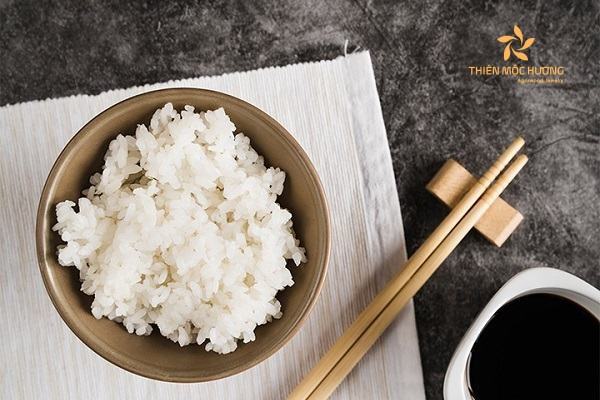 Nằm mơ thấy cơm trắng đánh con gì? Giải mã giấc mơ này