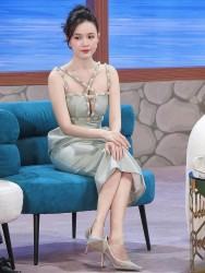 Sau đám cưới, Midu chọn phong cách thời trang thanh lịch, nữ tính