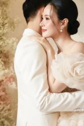 Midu ngọt ngào cùng chồng doanh danh nhân trong bộ ảnh cưới chụp tại studio