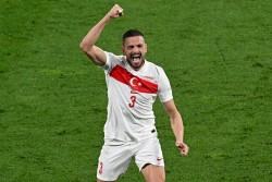 Merih Demiral ghi bàn thắng nhanh nhất lịch sử vòng knock-out EURO