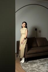 Trạm cứu hộ trái tim: Bộ ảnh đời thường năng động, hiện đại của NSND Mỹ Uyên