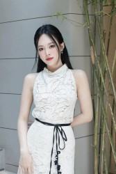 Á hậu Trịnh Thùy Linh khoe nhan sắc dịu dàng, nữ tính