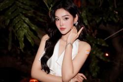 Vẻ đẹp sắc sảo, vóc dáng gợi cảm của diễn viên Cù Thị Trà 'Những nẻo đường gần xa'