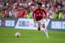 HLV Erik Ten Hag bất đắc dĩ sử dụng Sancho ở vị trí lạ tại MU