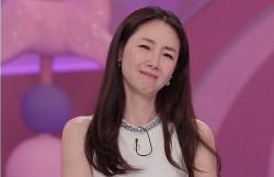 Choi Ji Woo xúc động chia sẻ trải nghiệm sinh con ở tuổi 45