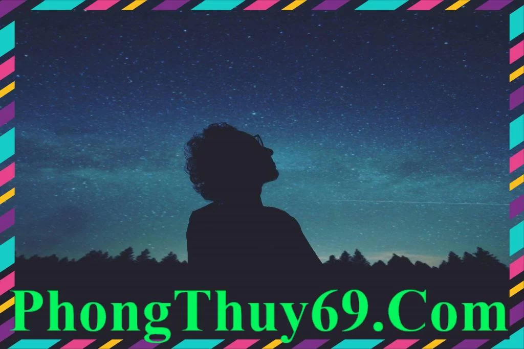 alt text: Hình ảnh bàn tay mở ra với ánh sáng