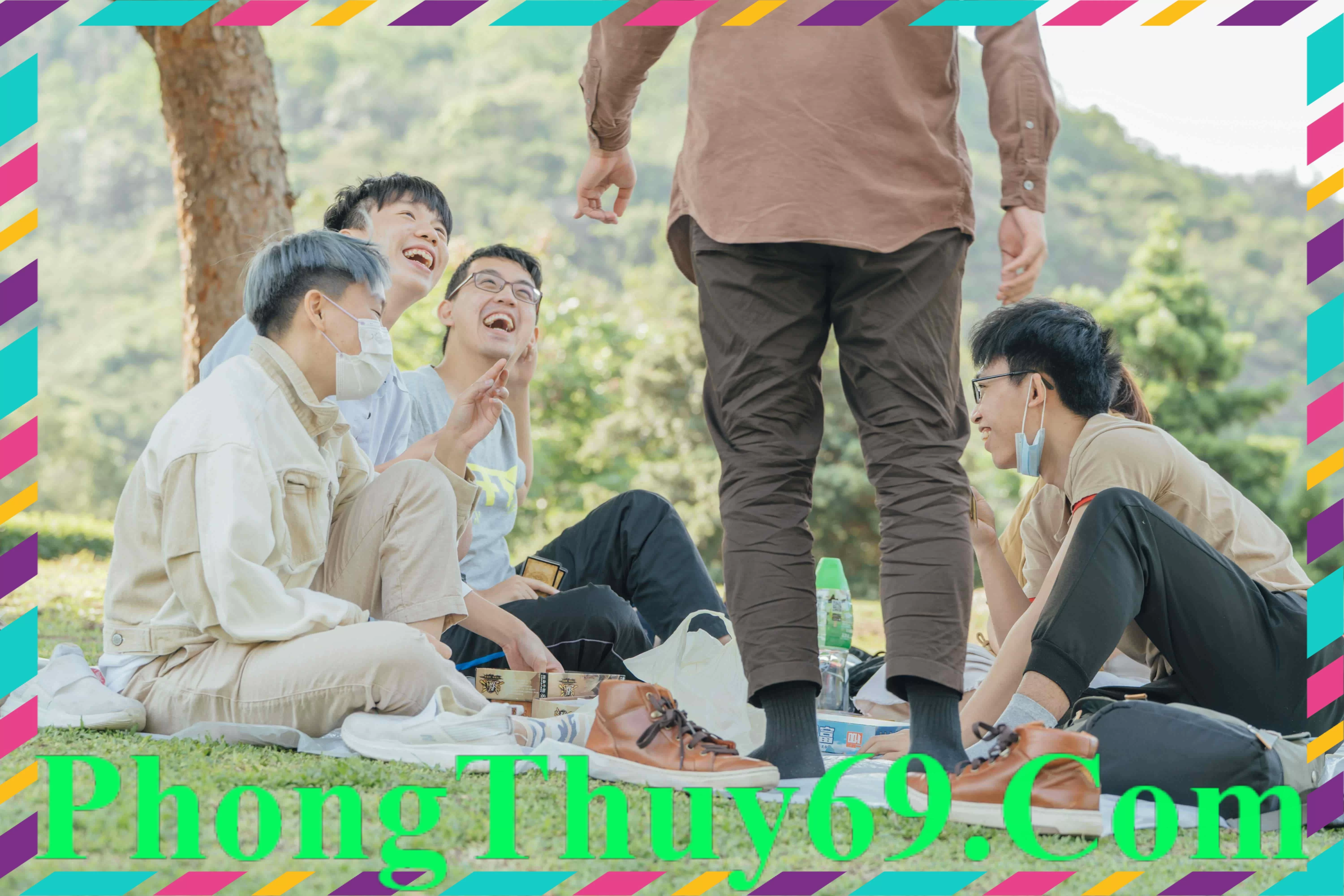 altNgười cầu duyên tại chùa
